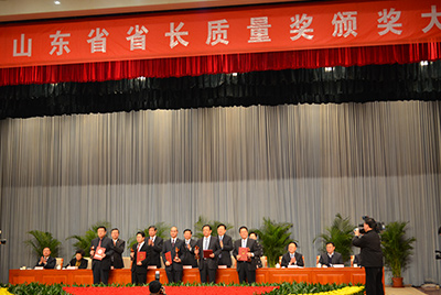 1月11日，山東省第三屆省長質(zhì)量獎(jiǎng)表彰大會(huì)在山東省政府禮堂召開。